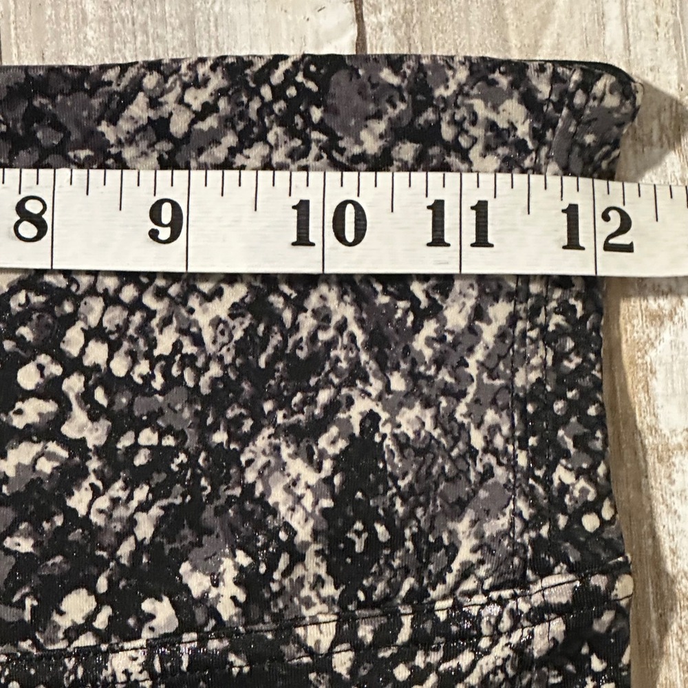 EUC SPANX Snake Print High Waist Leggings Women's Medium Black Gray Activewear - Picture 6 of 8